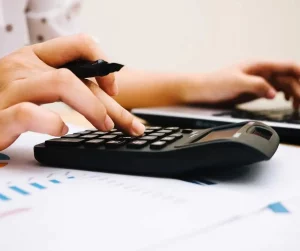 5 Razones para Contratar un Community Manager Freelance 2 costes contratar community manager